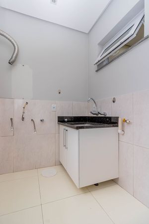 Image 11 - 891575