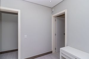 Image 19 - 891575