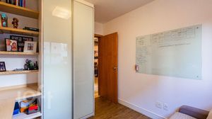 Image 17 - 891590