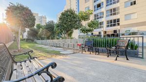Image 33 - 891590