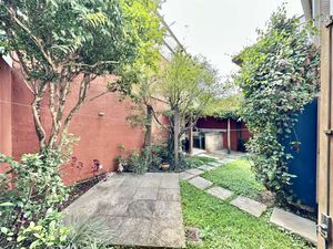 Image 12 - 891600