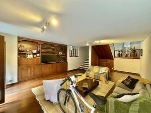 Image 8 - 891600