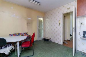 Image 6 - 891610