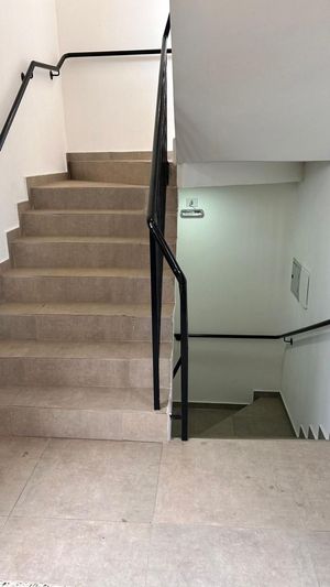Image 18 - 891682
