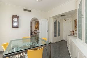 Image 18 - 891743