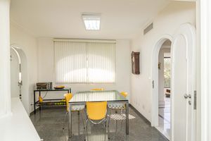 Image 17 - 891743