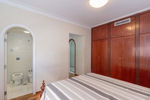 Image 19 - 891743