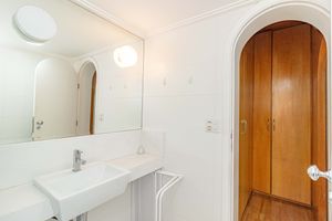 Image 37 - 891743