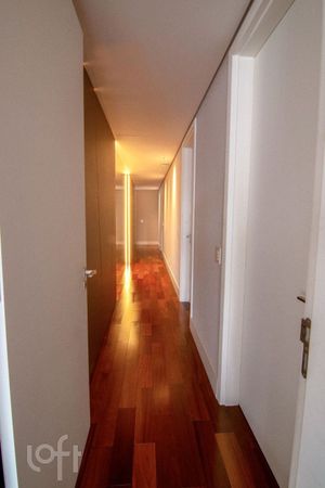Image 18 - 891779