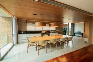 Image 10 - 891779