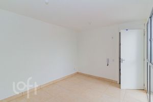 Image 1 - 891795