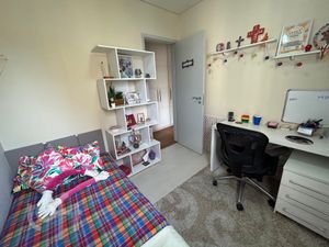 Image 12 - 891825