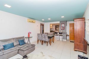 Image 1 - 891829