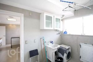 Image 19 - 891832
