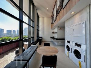 Image 12 - 891835