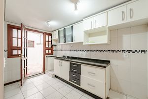 Image 22 - 891838