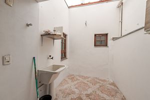 Image 23 - 891838