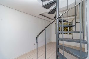 Image 18 - 891860