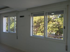 Image 19 - 891860