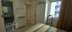 Image 18 - 891867
