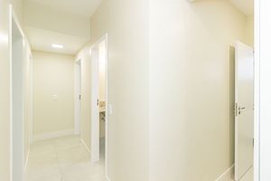 Image 11 - 891885