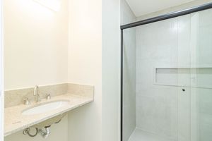 Image 18 - 891885