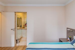 Image 30 - 891919