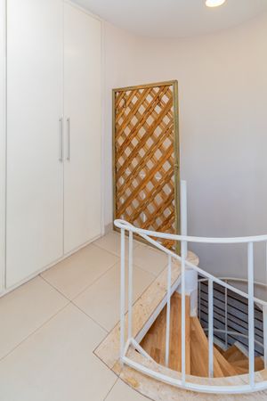 Image 33 - 891919