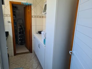 Image 1 - 891919