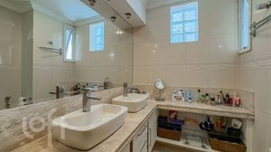 Image 14 - 891930