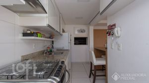 Image 8 - 891934