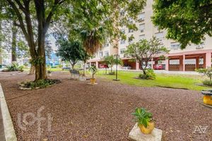 Image 19 - 891936