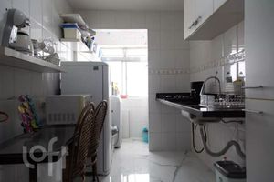 Image 4 - 891970