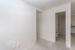 Image 24 - 891985