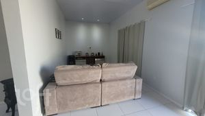 Image 19 - 892037