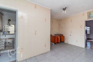 Image 4 - 892038