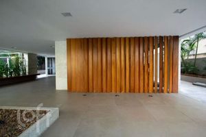 Image 35 - 892042