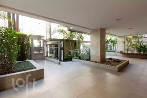 Image 32 - 892042
