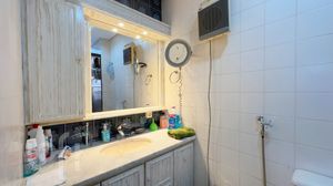 Image 18 - 892131