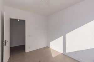 Image 11 - 892155