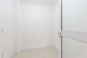 Image 19 - 892197