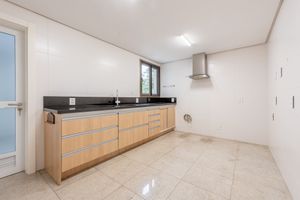 Image 10 - 892197
