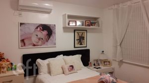Image 8 - 892210