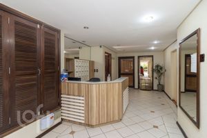 Image 8 - 892215