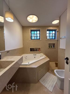Image 19 - 892221