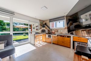 Image 21 - 892244