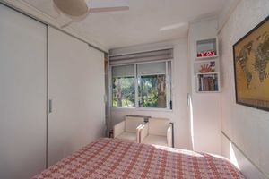Image 18 - 892250