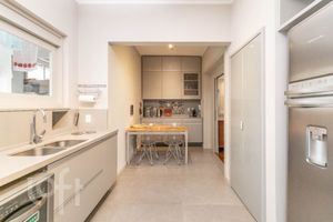 Image 8 - 892298