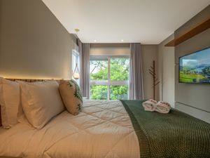 Image 9 - 892304