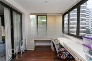 Image 38 - 892307